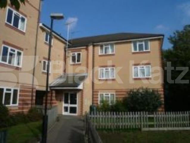 			2 Bedroom, 1 bath, 1 reception Flat			 Bailey Close, BOUNDS GREEN N11
